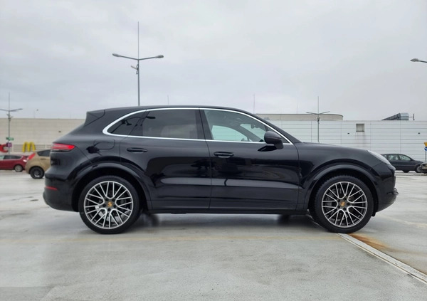 Porsche Cayenne cena 329000 przebieg: 142000, rok produkcji 2017 z Katowice małe 121